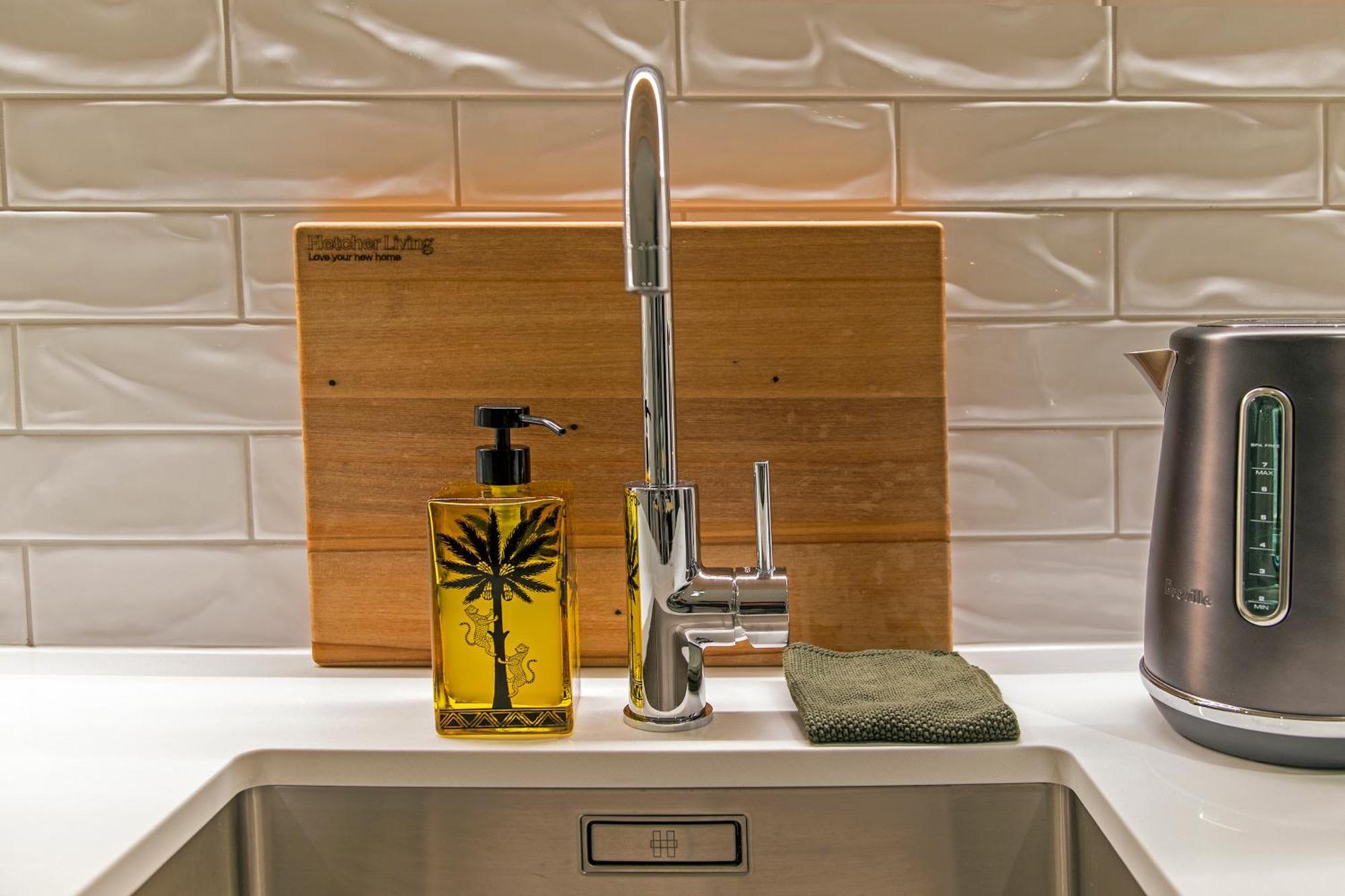 Funk In The City - Luxury Laneway Apartment With Single Garage クライストチャーチ エクステリア 写真